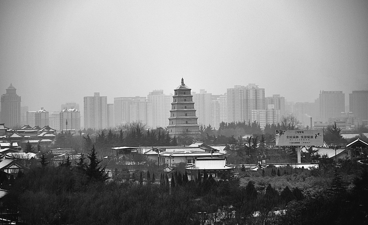 西安落后的原因所在。很多人建议拆了这座城。