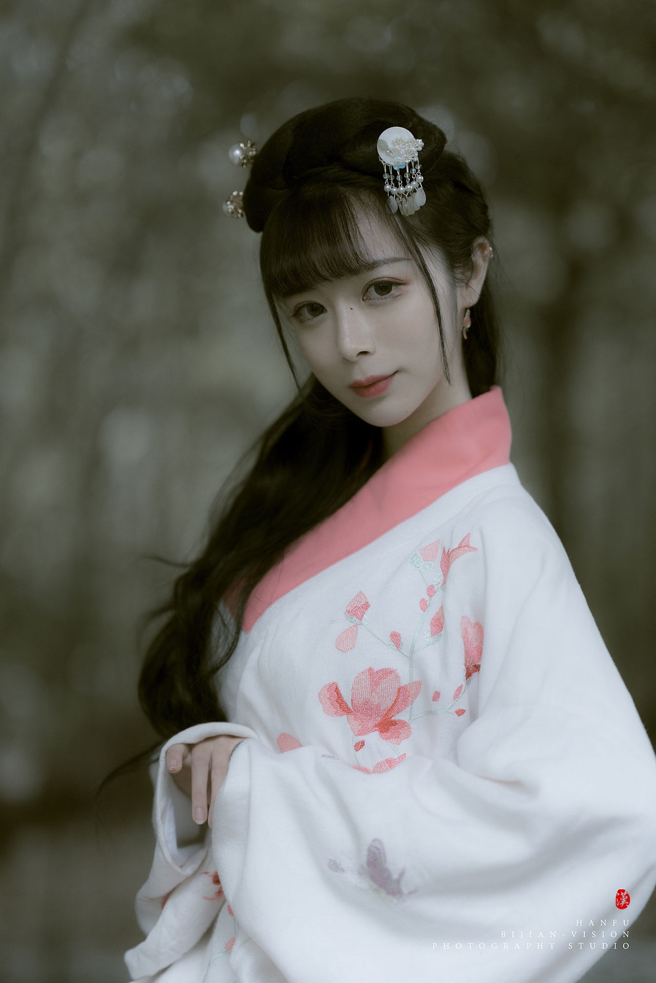 汉服之竹林小径（图ZMjMwNjQ3Njg4） - 人像摄影 - 站酷设计师比间绘影原创素材 - 站酷ZCOOL