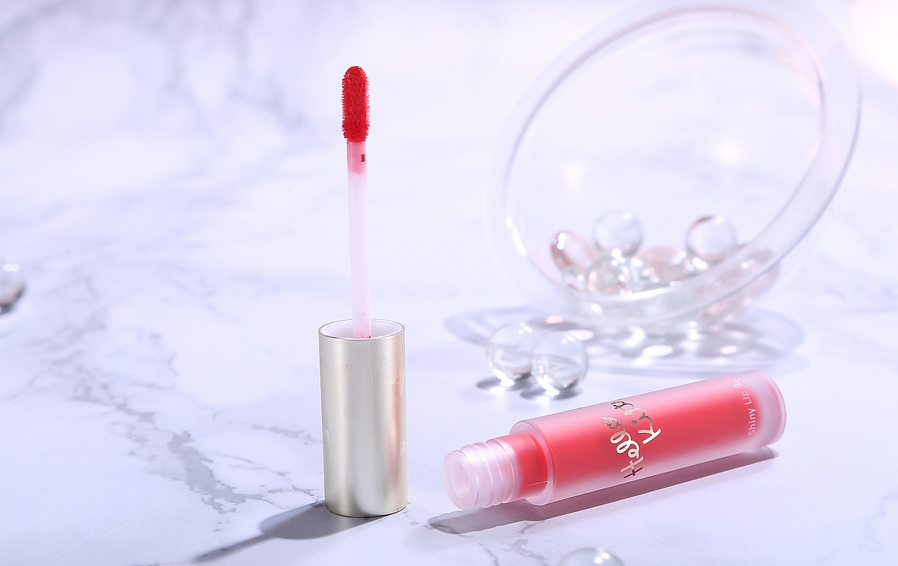 名创优品 | HelloKitty系列唇釉化妆品 |棵立视觉（图ZMTkzMTk4NzAw） - 产品摄影 - 站酷设计师棵立视觉原创素材 - 站酷ZCOOL