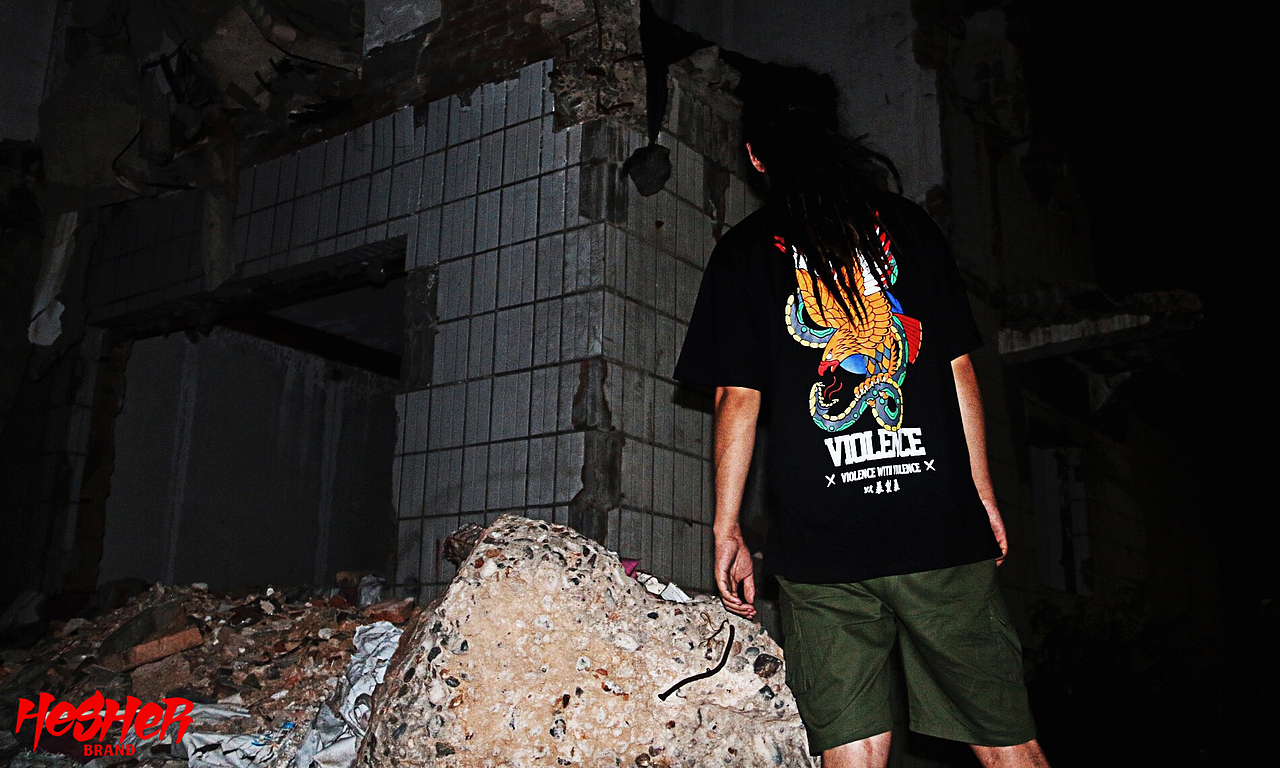 HESHER塰原创以暴制暴复古图案圆领短袖黑T恤休闲街头