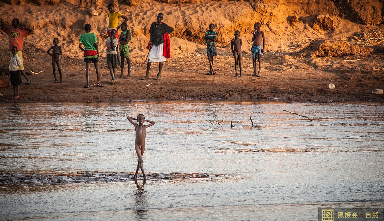 我凹个造型给你看看,裸男展示!