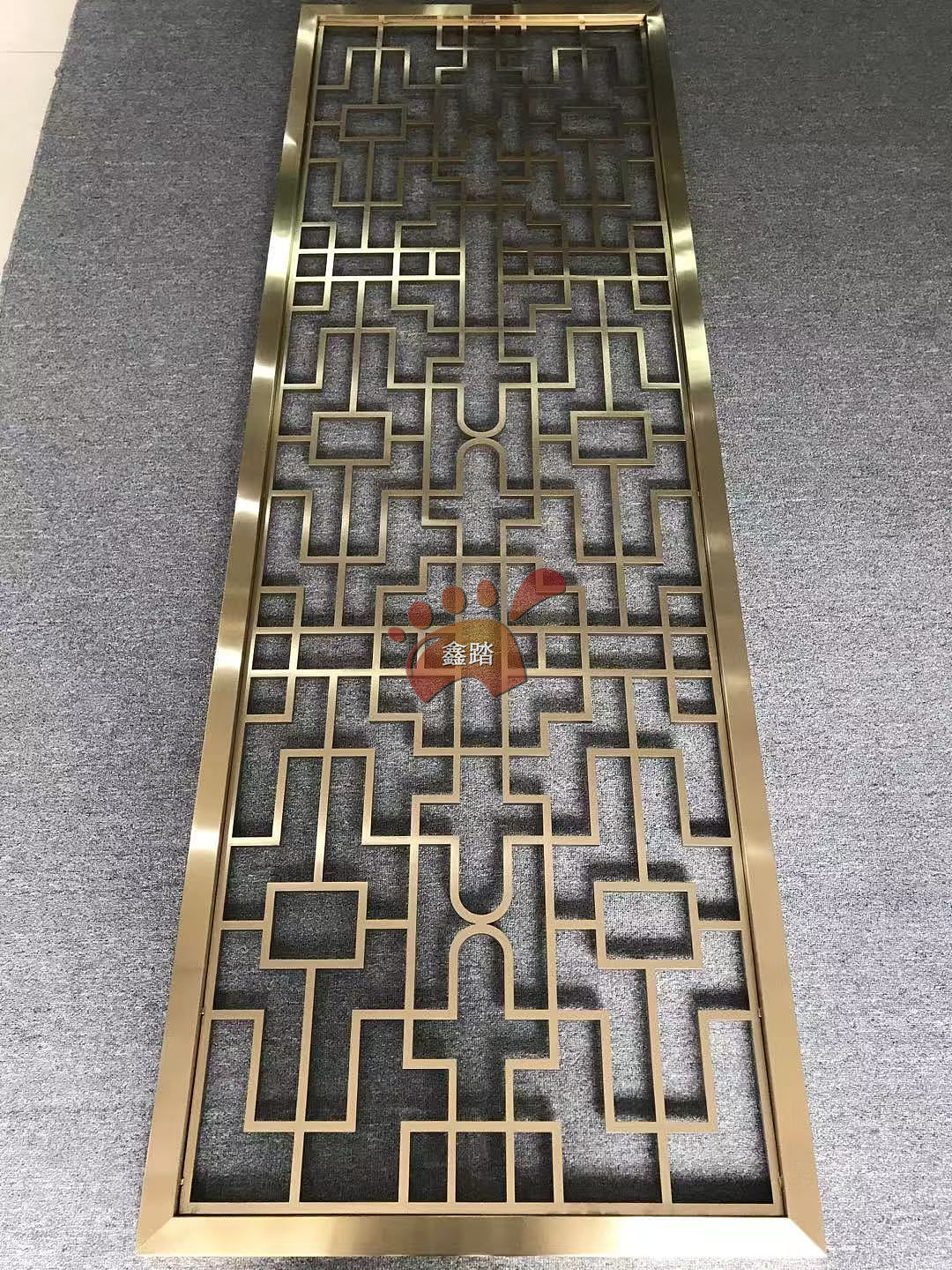 售楼处酒店仿古铜不锈钢屏风背景墙格栅的表面加工方法（图ZMTg1ODE0MzEy） - 工艺品设计 - 站酷设计师高端金属制品原创素材 - 站酷ZCOOL