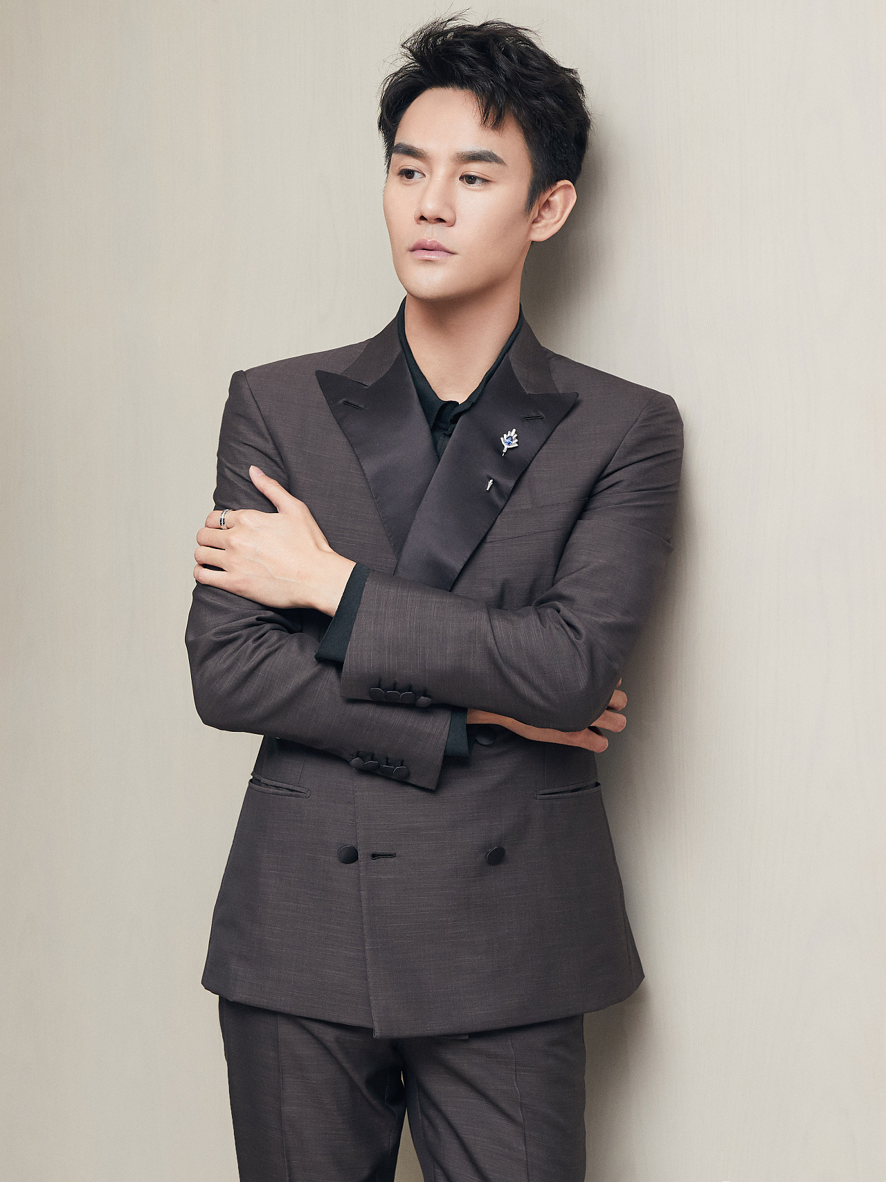 王凯佩戴我设计的胸针