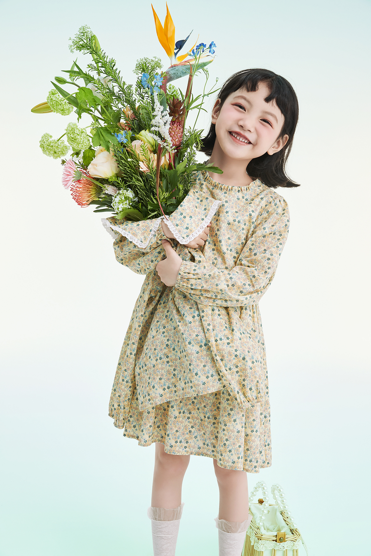 与春⾊的契合/⼥孩的⼩花园