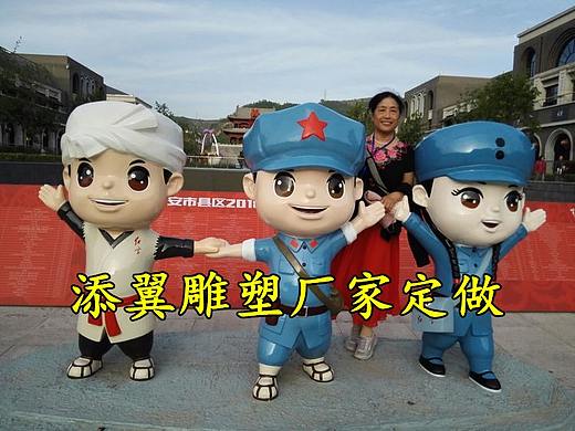 如今再遇大型玻璃钢小红军卡通雕塑想起过往感慨万千