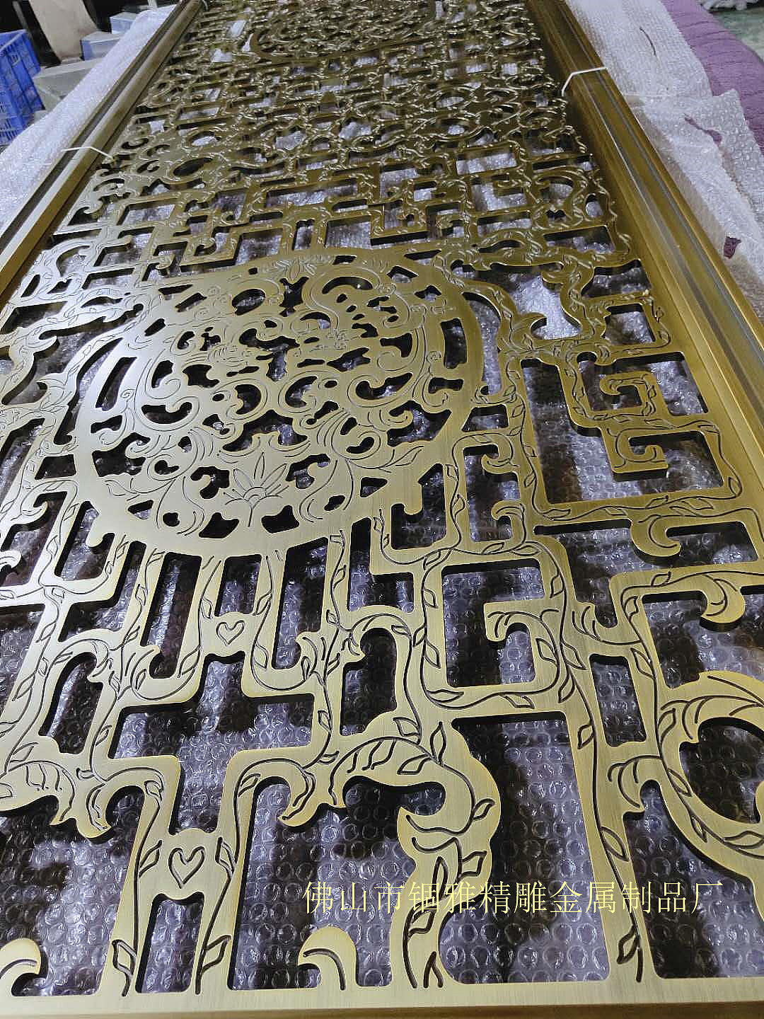 铜铝艺双面浮雕屏风 精雕细琢无刀纹