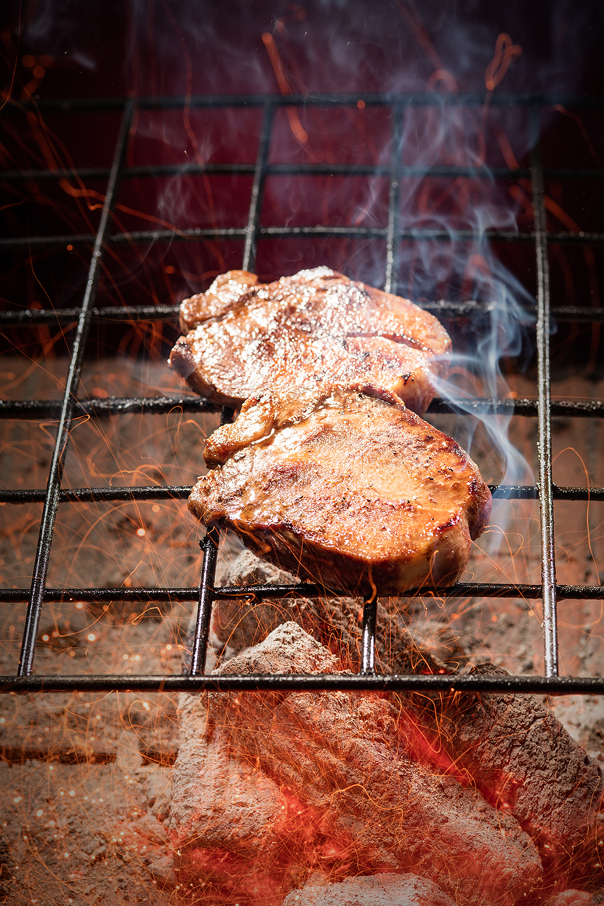 炭在烧 火在跳|烤肉的炭火质感