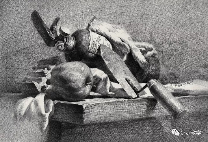 贵州美术网分享经典素描静物作品,来源于步步教学