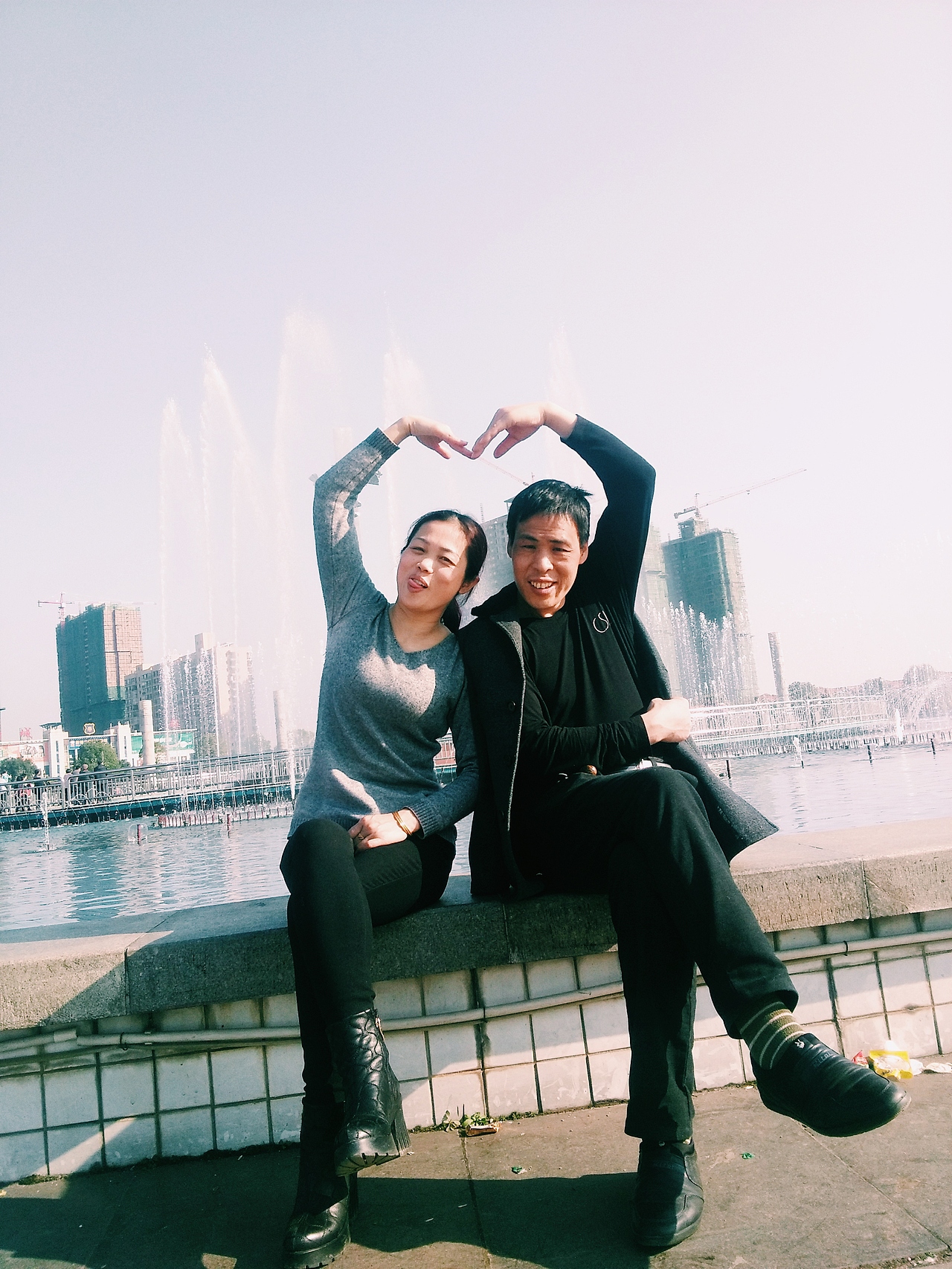 教爸妈摆拍的动作,哈哈~还蛮好看的~