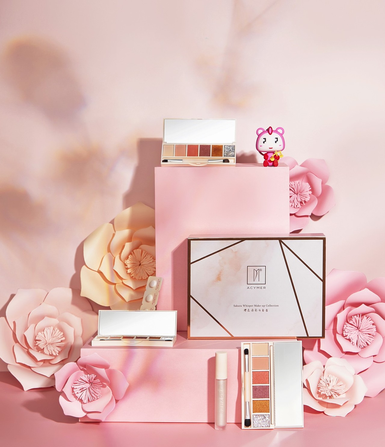 电商拍摄樱花语彩妆套盒产品模特