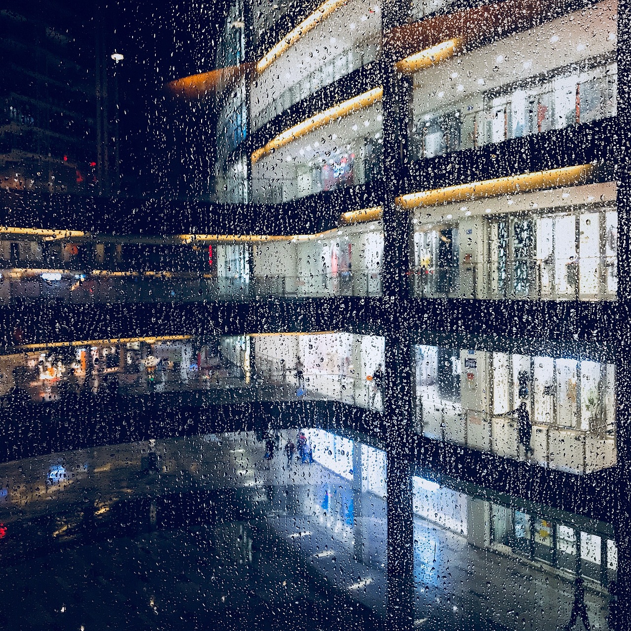 雨中夜（图ZMTEzNzUzMTk2） - 人文/纪实摄影 - 站酷设计师吴翘翘原创素材 - 站酷ZCOOL