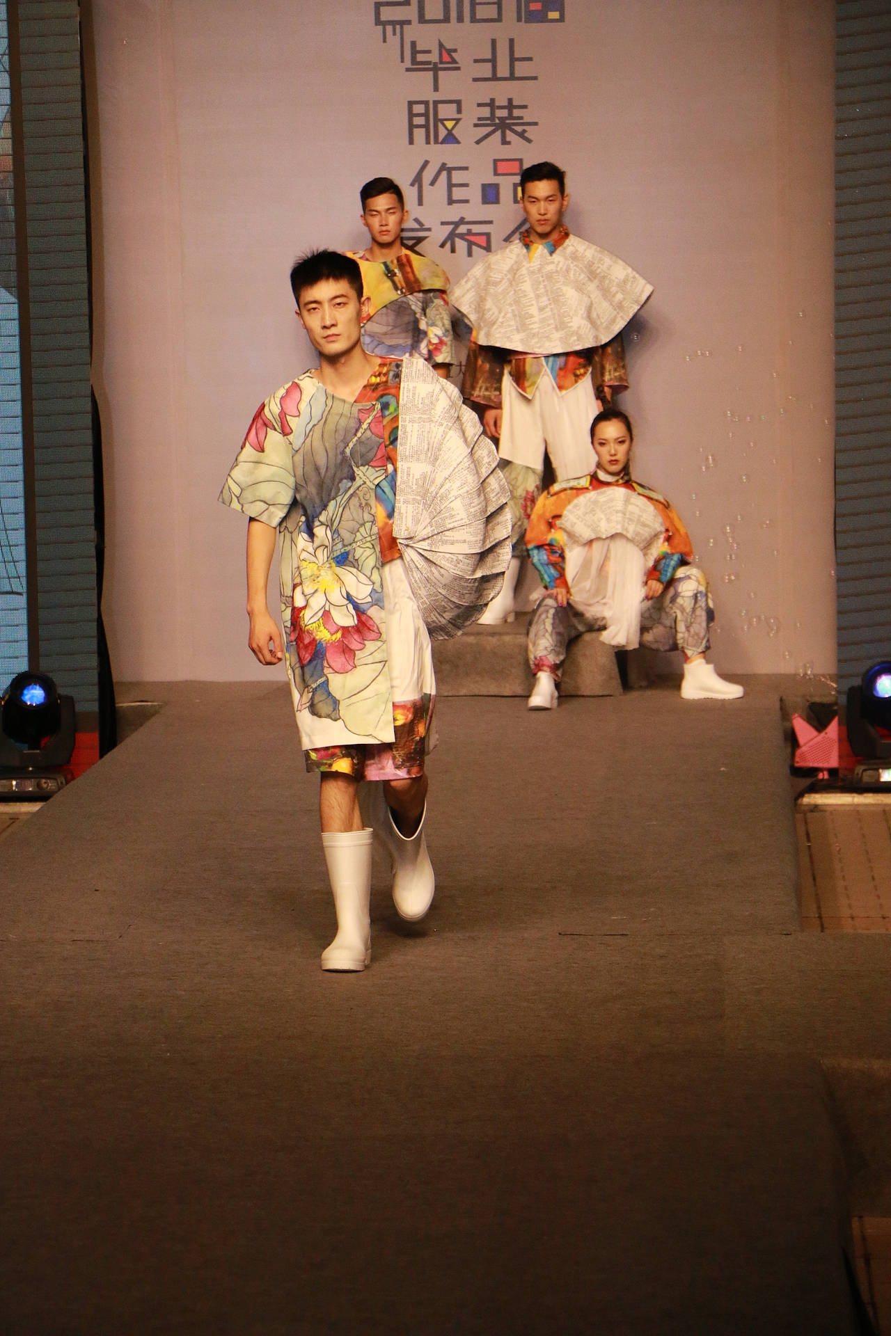 #2018毕业展#湖南工业大学2018届毕业服装作品发布会（图ZMTE4MzA5MDg0） - 人文/纪实摄影 - 站酷设计师梁小样原创素材 - 站酷ZCOOL