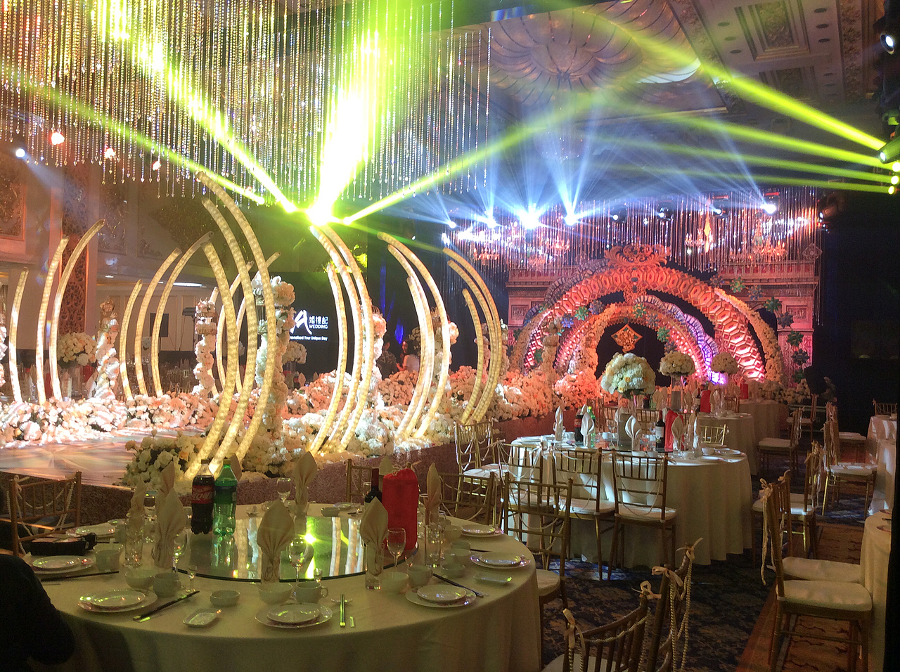 昆明泡沫雕塑 墙体彩绘云南壁画 手绘 装饰画 迷彩