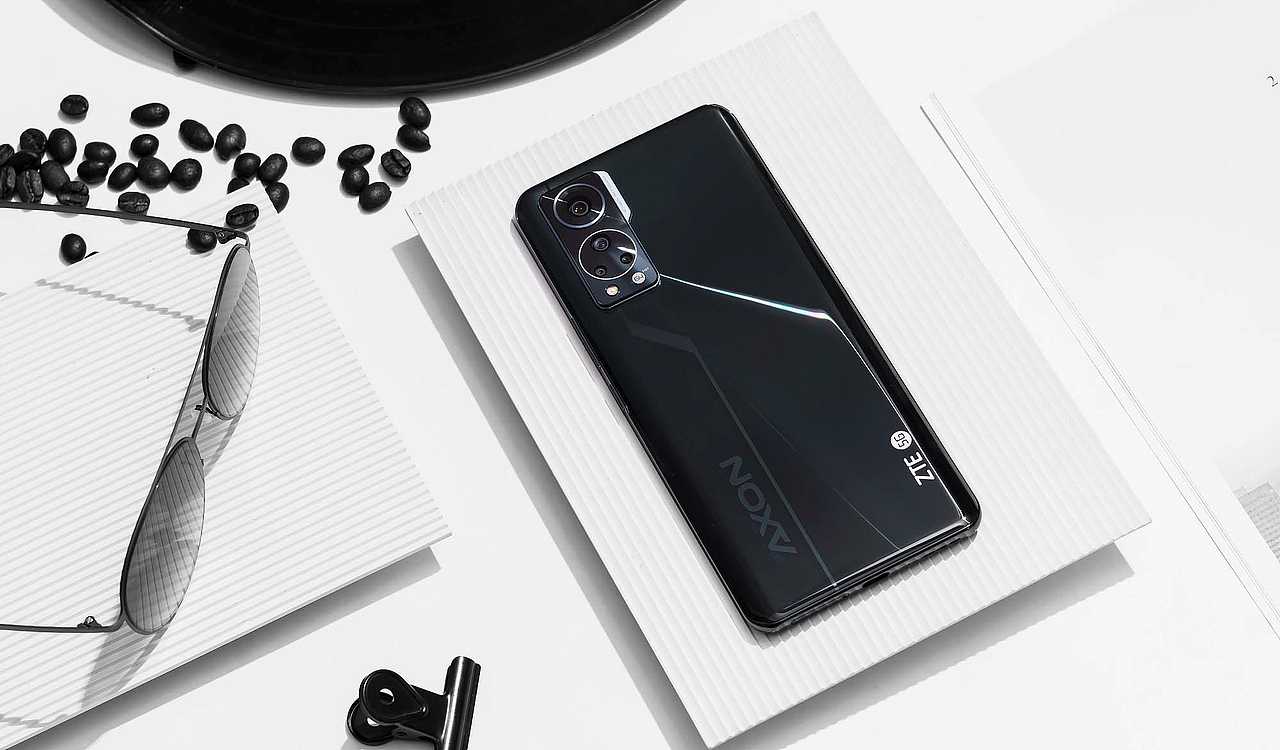 中兴 Axon 30 屏下版