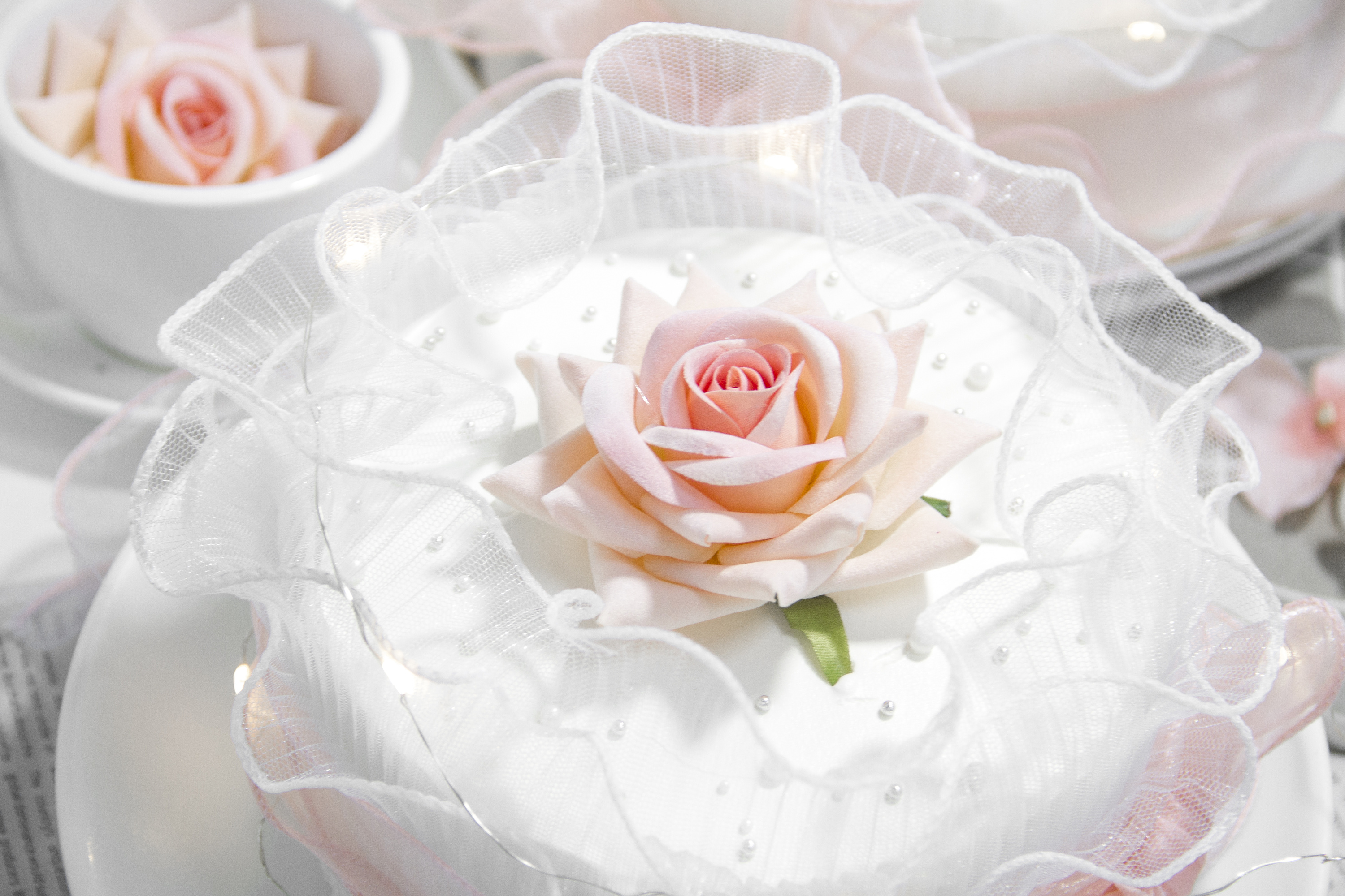 玫瑰花纸杯蛋糕--让玫瑰花在情人节绽放_玫瑰花纸杯蛋糕_Lucy学厨的日志_美食天下