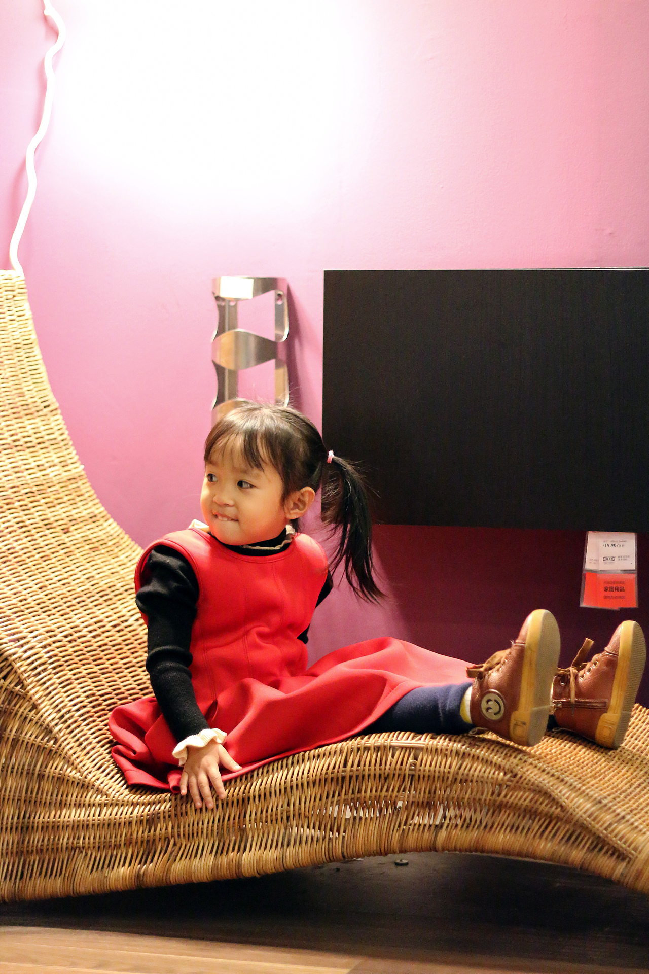 宜家行之天真无邪小美女