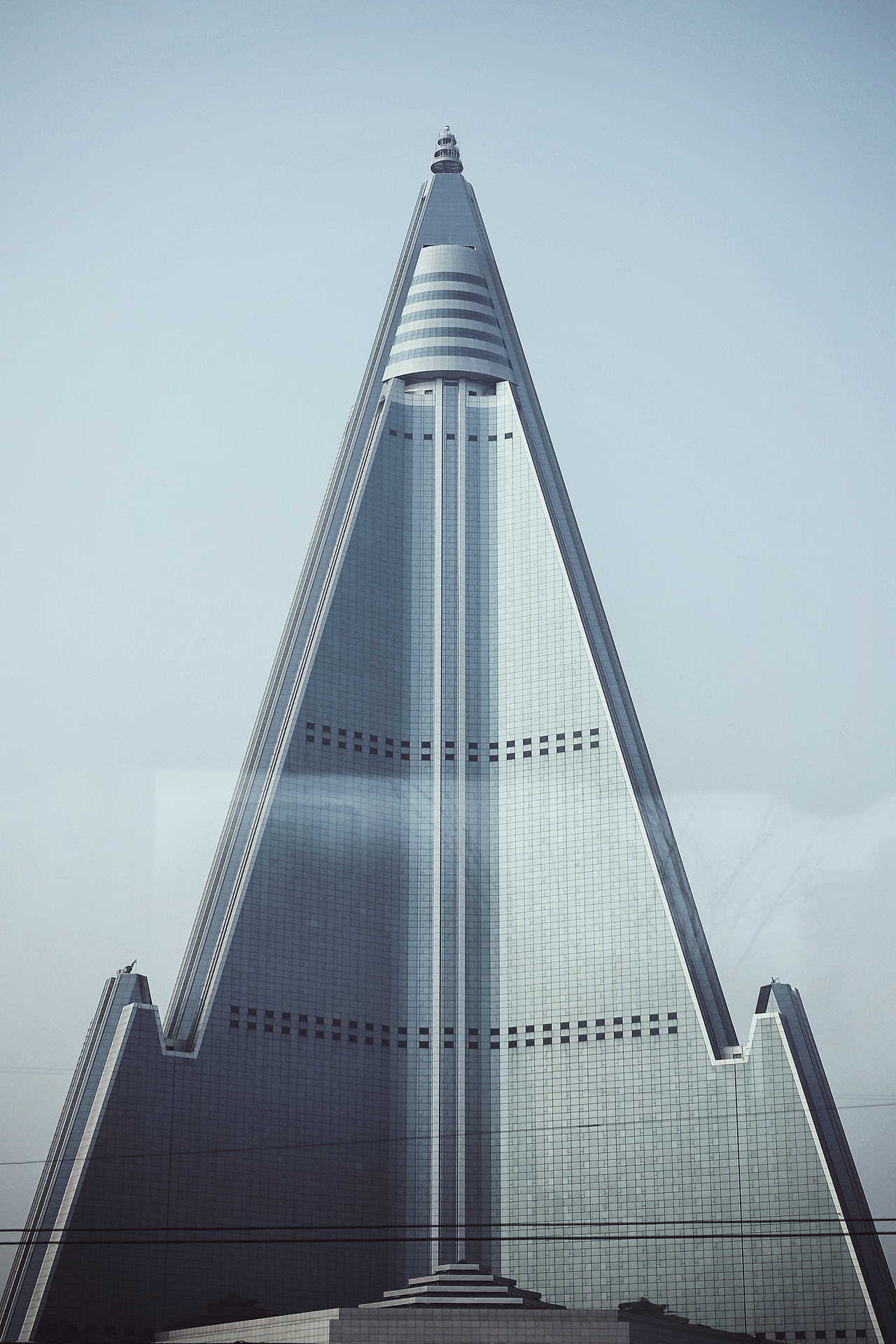 柳京饭店,平壤著名的烂尾楼,最近拉到投资商又开工了.