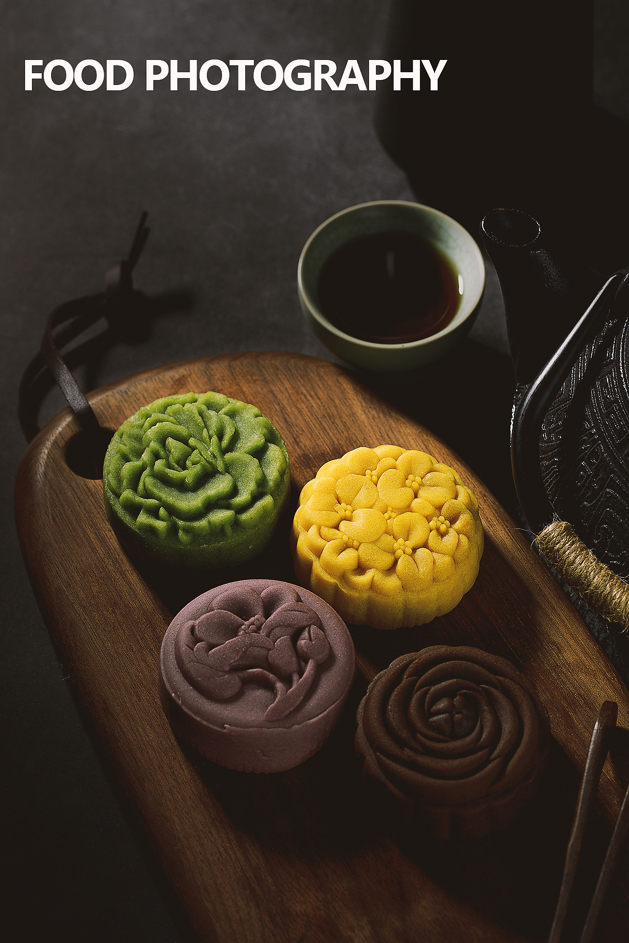 一组中式月饼和礼盒场景图