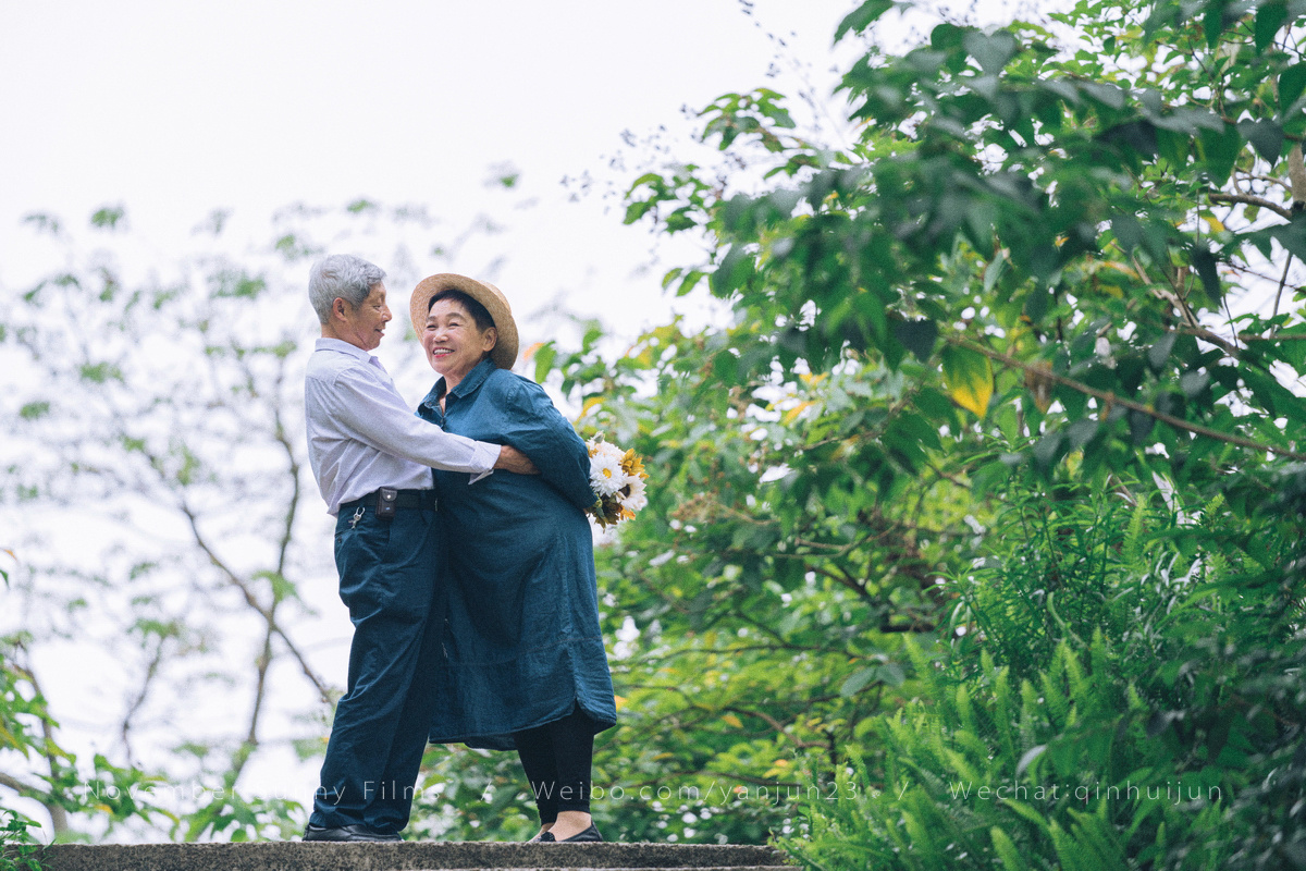 为老年夫妇免费拍摄婚纱照！珠海市妇联开展公益摄影活动