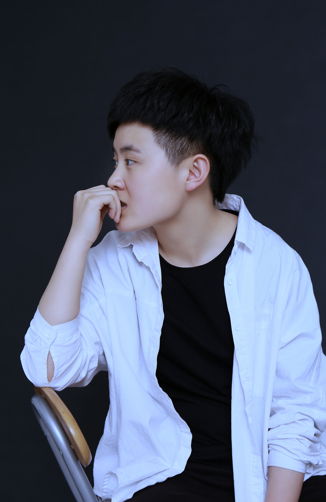 姓名:张一 生日:1995年3月22日 星座:白羊座 文艺