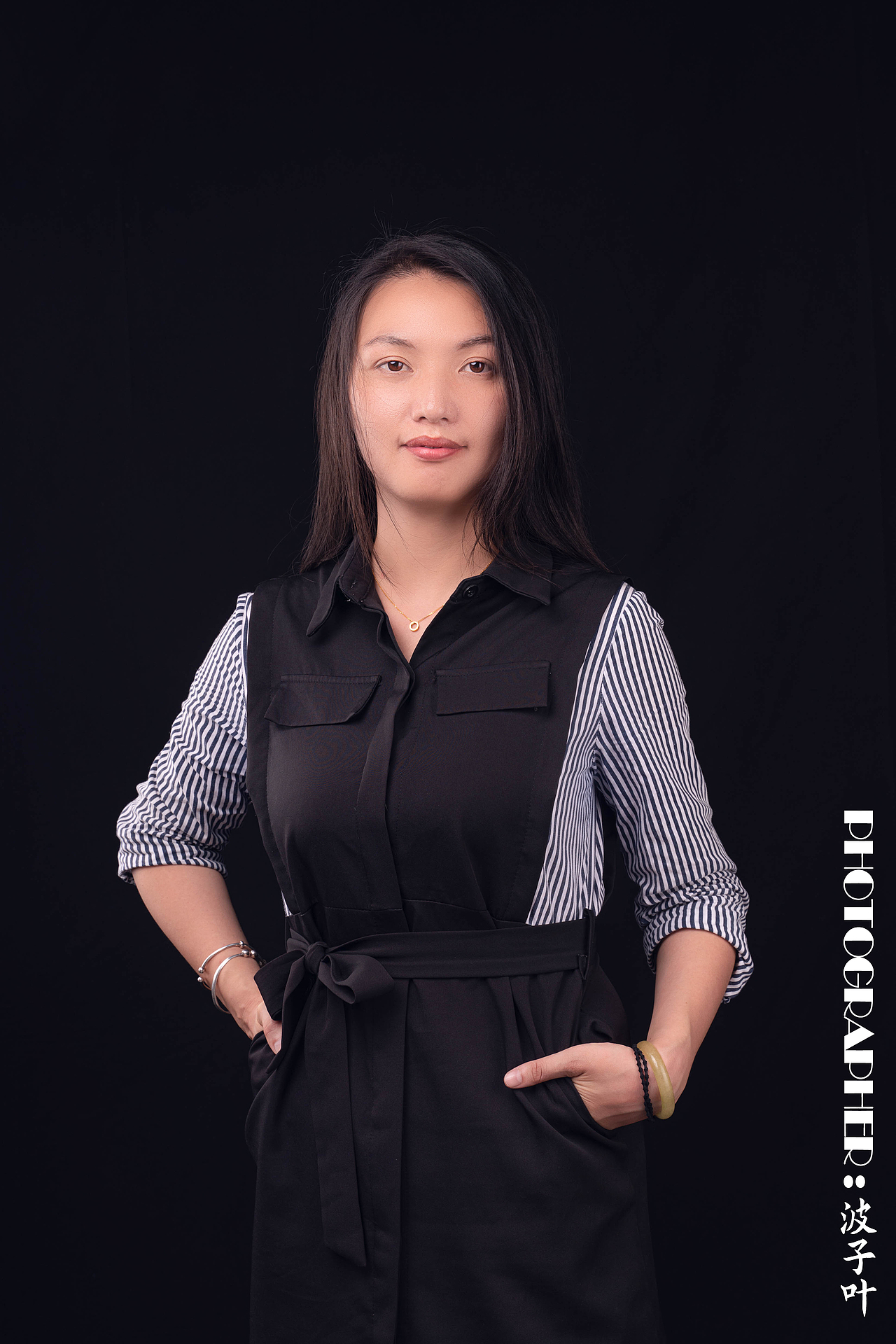 拍摄厦门情侣照片标签商务形象照女性绿色黑背景作品信息创作时间2020