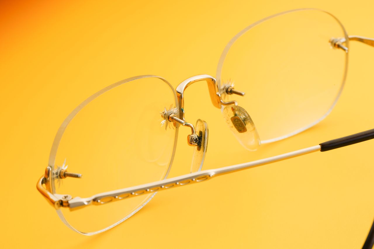 戴了十多年的眼镜