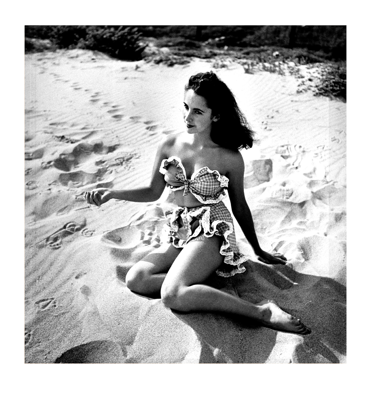 #黑白照片上色#Elizabeth Taylor（图ZOTY5NjI2NTI=） - 修图/后期 - 站酷设计师摄影师阿井原创素材 - 站酷ZCOOL