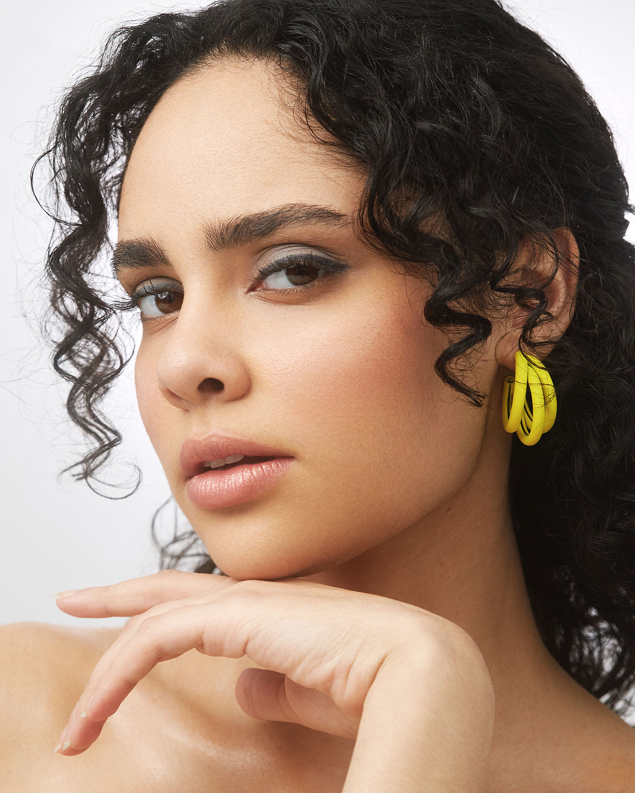 拉美风女外模 卷发小麦色女模 欧美外籍模特