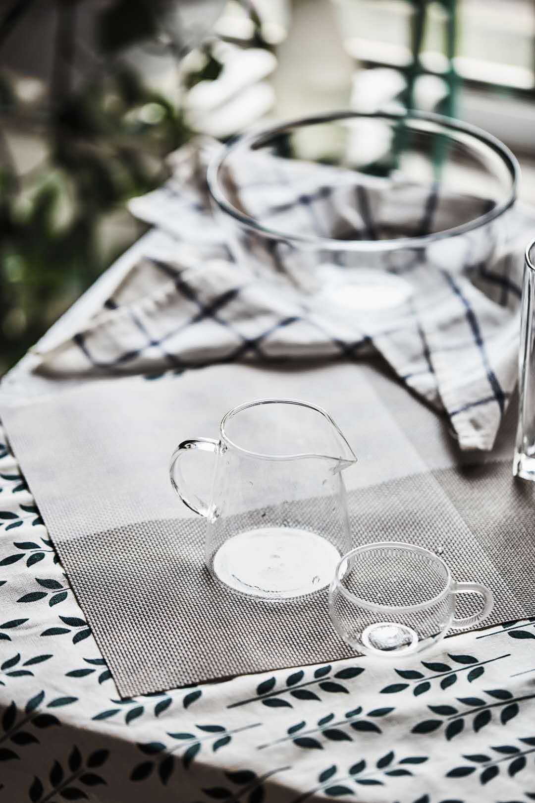 玻璃杯自然光拍摄