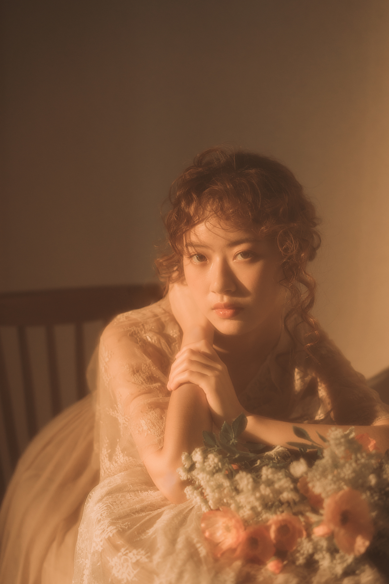 美到发光的油画少女