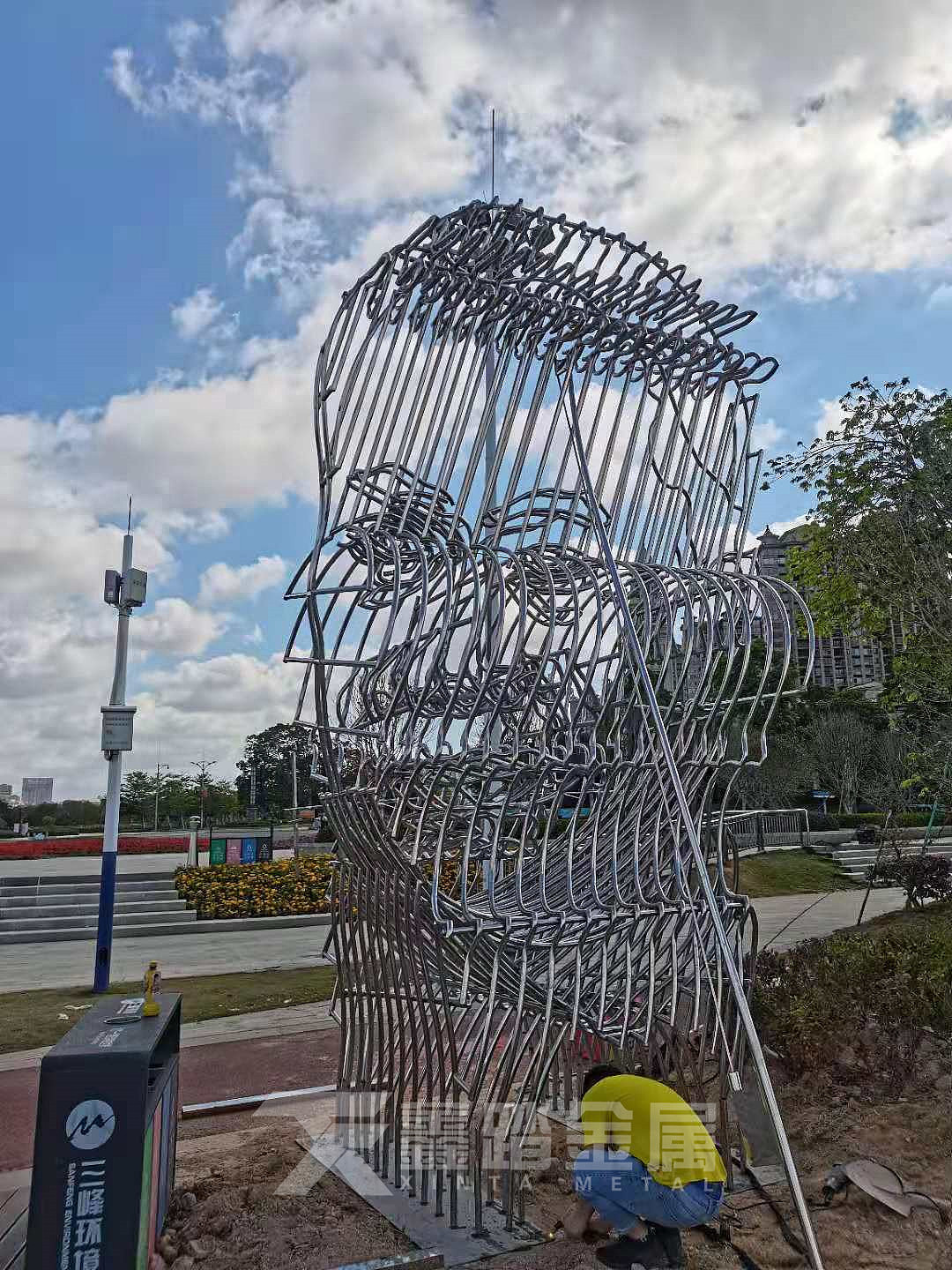 定做不锈钢圆管弯弧人物雕塑 不锈钢圆管焊接造型摆件