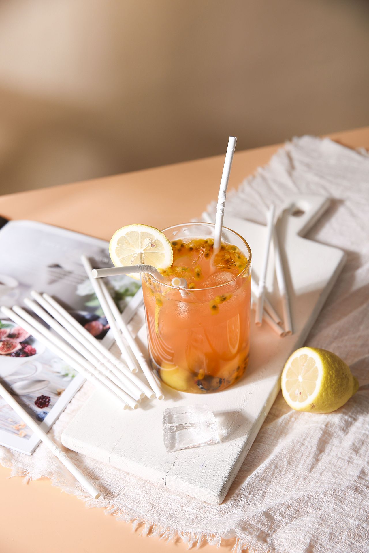 果茶、吸管、玻璃杯