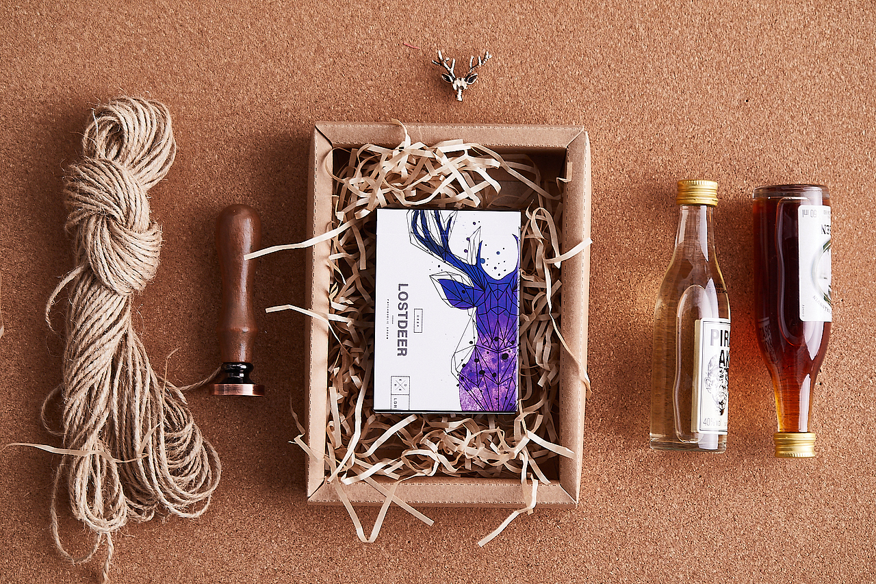 产品摄影-扑克牌-Lost Deer（图ZMTQ4NTg0NTMy） - 产品摄影 - 站酷设计师柏克珀紙品工作室原创素材 - 站酷ZCOOL