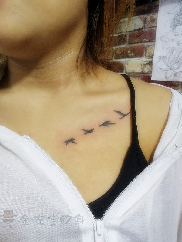锁骨小燕子纹身美女小清新金左堂纹身河南安阳tattoo