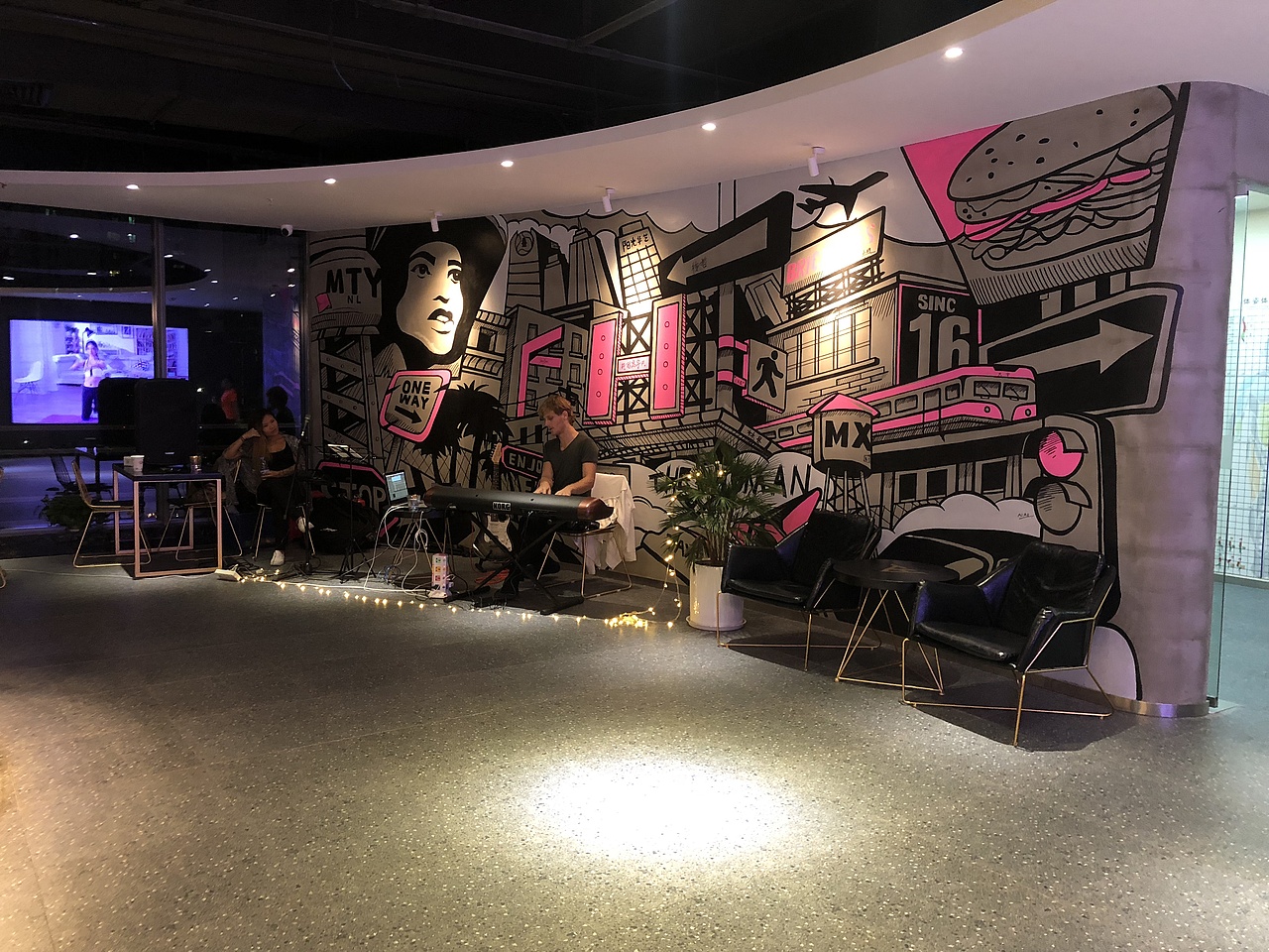 墙绘案例深圳原始人健身俱乐部墙绘设计上