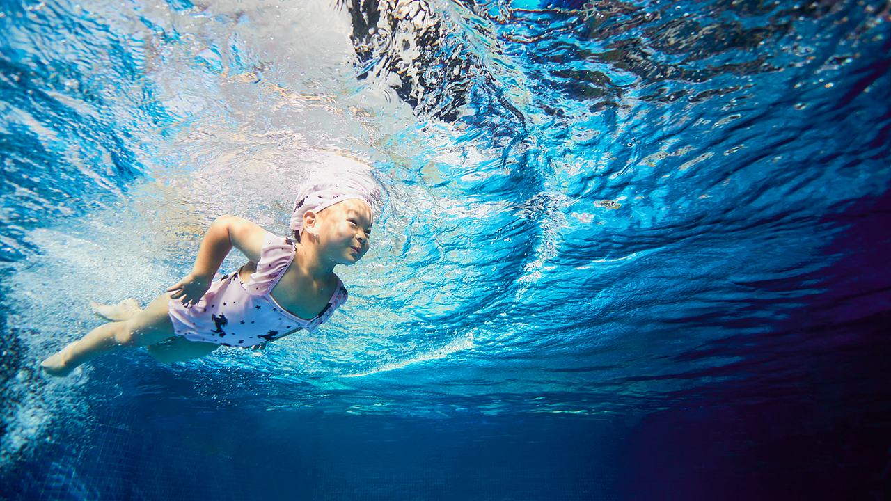 广告商拍案例 - 水下摄影（图ZMjA1OTIxNTQ4） - 人像摄影 - 站酷设计师大地动TerraTrema原创素材 - 站酷ZCOOL