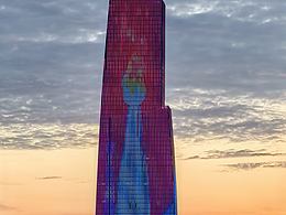 武漢二七濱江江灘晚霞映照奧運(yùn)精神熠熠生輝