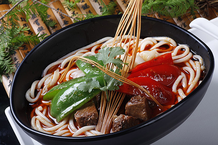 三千粉牛肉米粉餐厅（图ZMjA4OTk3Njg=） - 品牌 - 站酷设计师杨庭伟原创素材 - 站酷ZCOOL