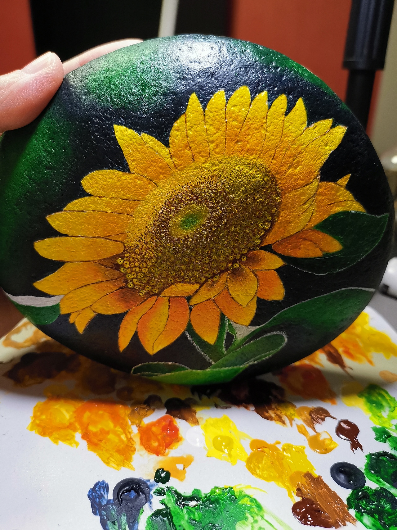 手绘石头画【微笑】