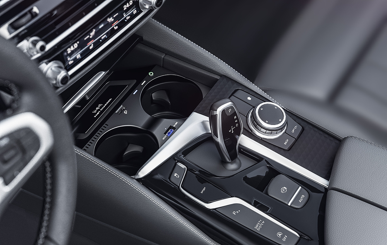 BMW宝马5系-车载无线充电器产品视频（图ZMjE3MTMyNTQ0） - 动画/影视 - 站酷设计师DFD加油原创素材 - 站酷ZCOOL