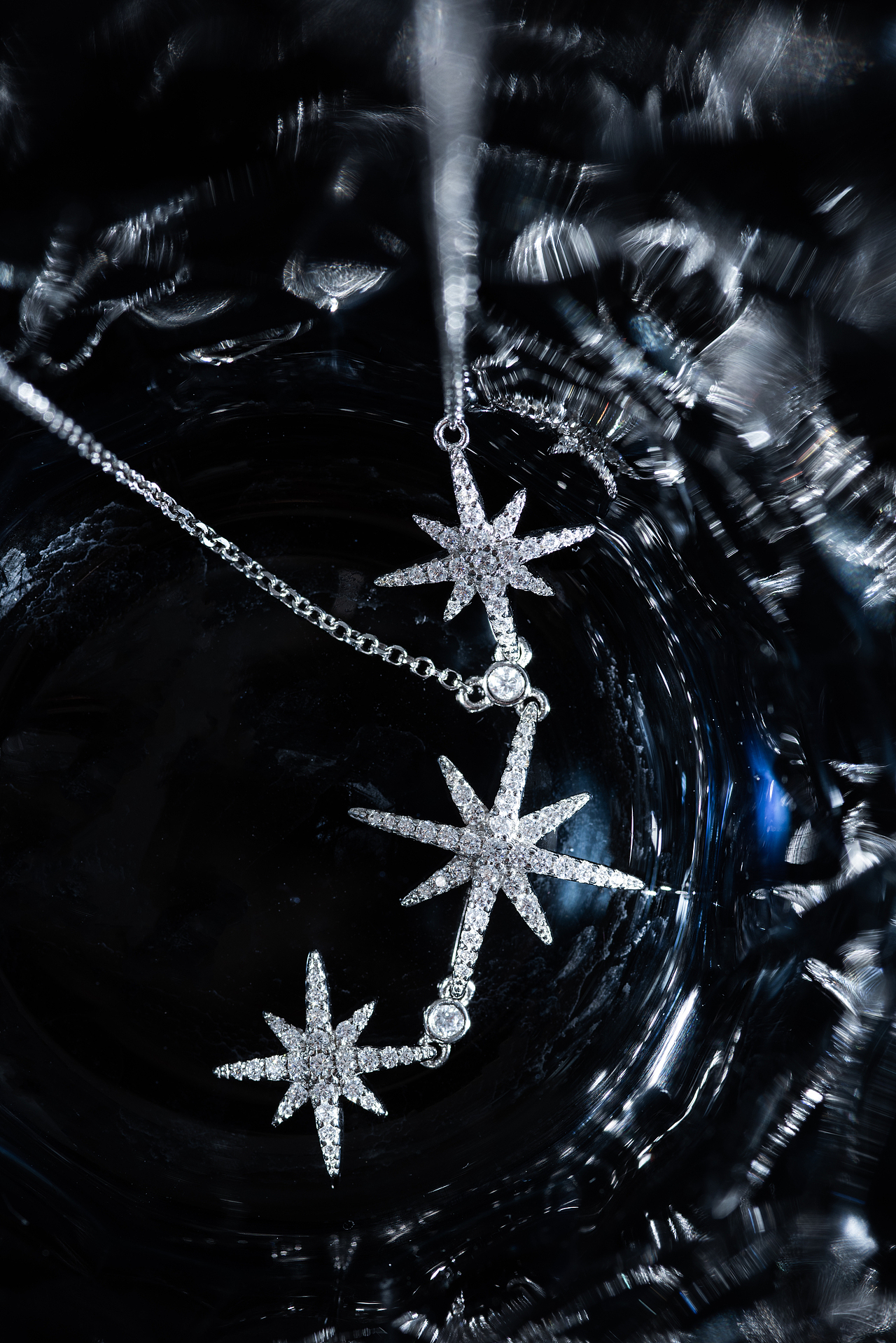 玻璃杯巧用 六芒星项链拍摄