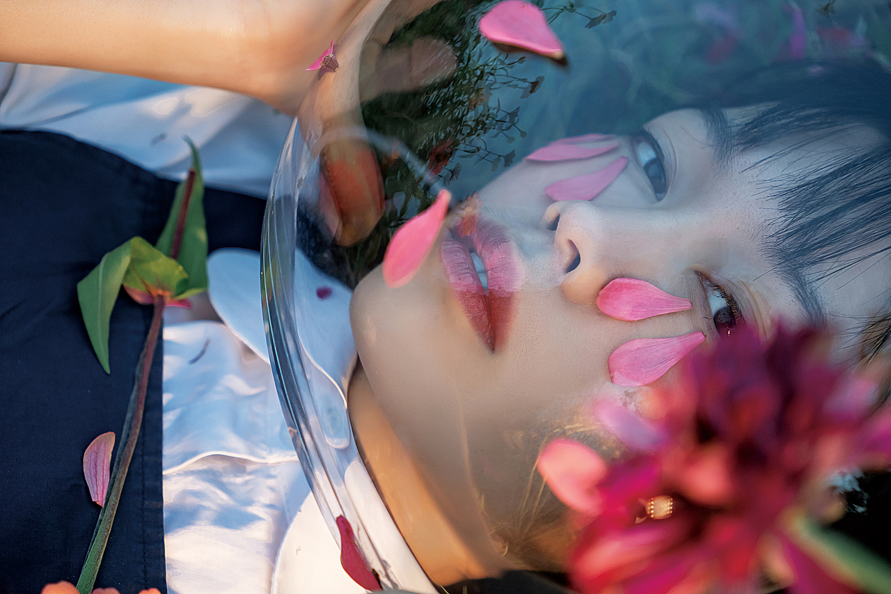 金鱼离开后（适马 18-50mm2.8 dc dn 人像样张）（图ZMjc0NzMyNjA0） - 人像摄影 - 站酷设计师斯无鸡蛋原创素材 - 站酷ZCOOL