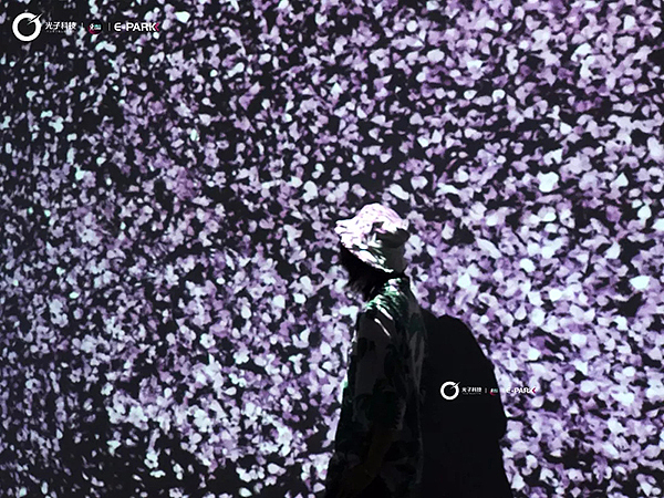 《光影餐厅》一款通过数字投影互动链接艺术生活及食物