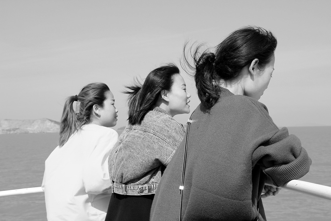 海边的女孩（图ZMTgzMDA4OTYw） - 人文/纪实摄影 - 站酷设计师美食攝影師紅亮原创素材 - 站酷ZCOOL