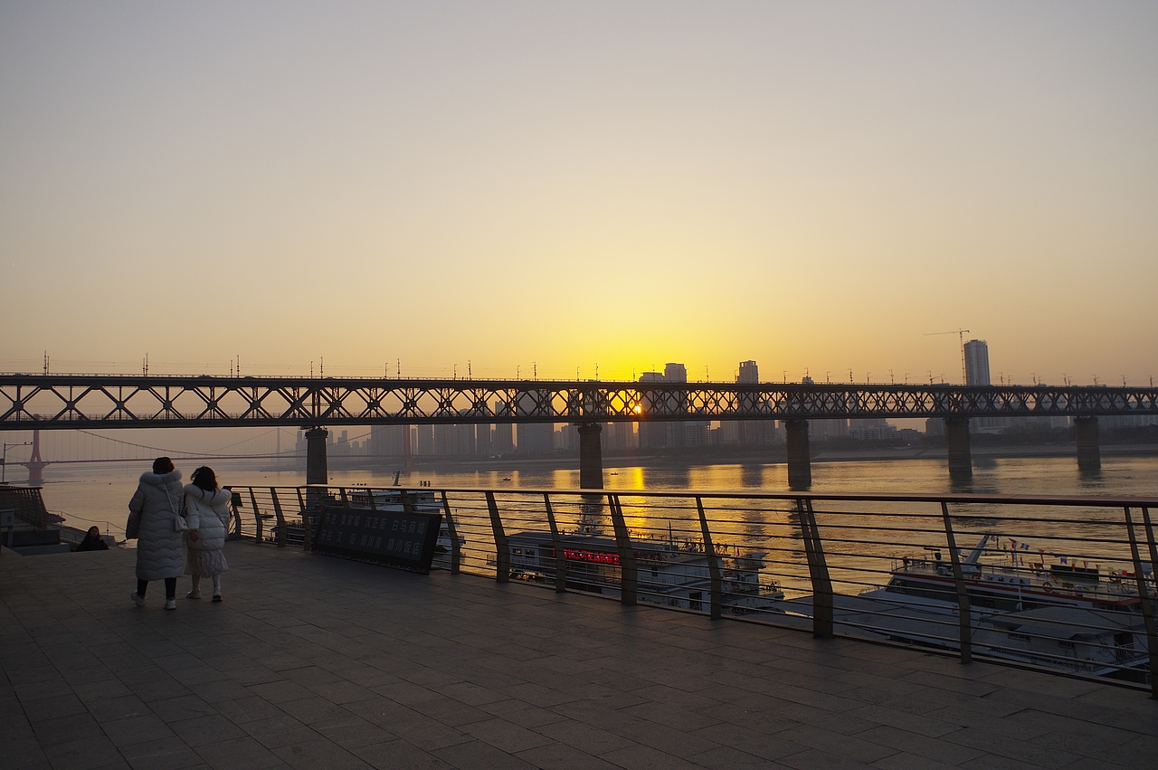 武漢江灘-落日余暉（圖ZMzUxNjU5Mzc2） - 風(fēng)光攝影 - 站酷設(shè)計師閑貓炸薯條原創(chuàng)素材 - 站酷ZCOOL