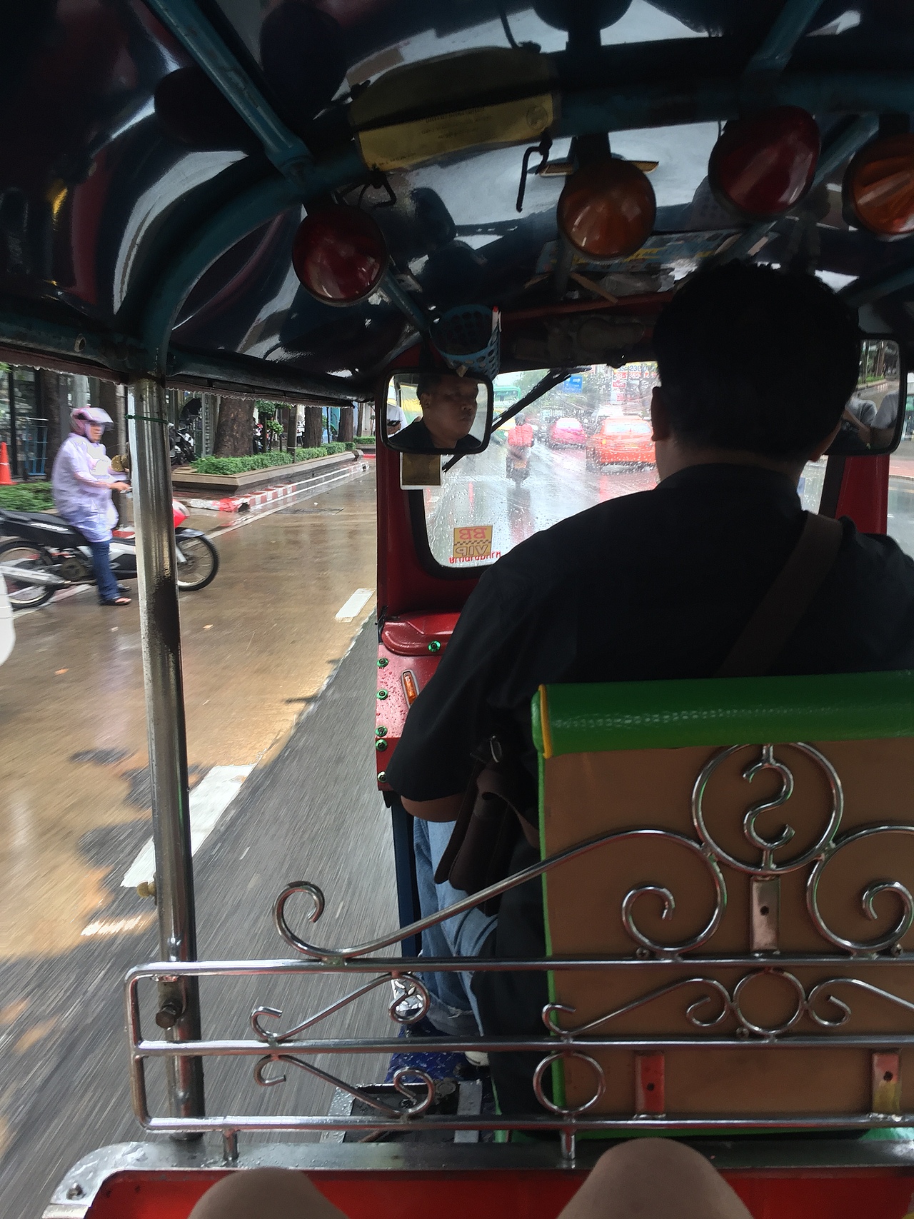 北京与泰国之光