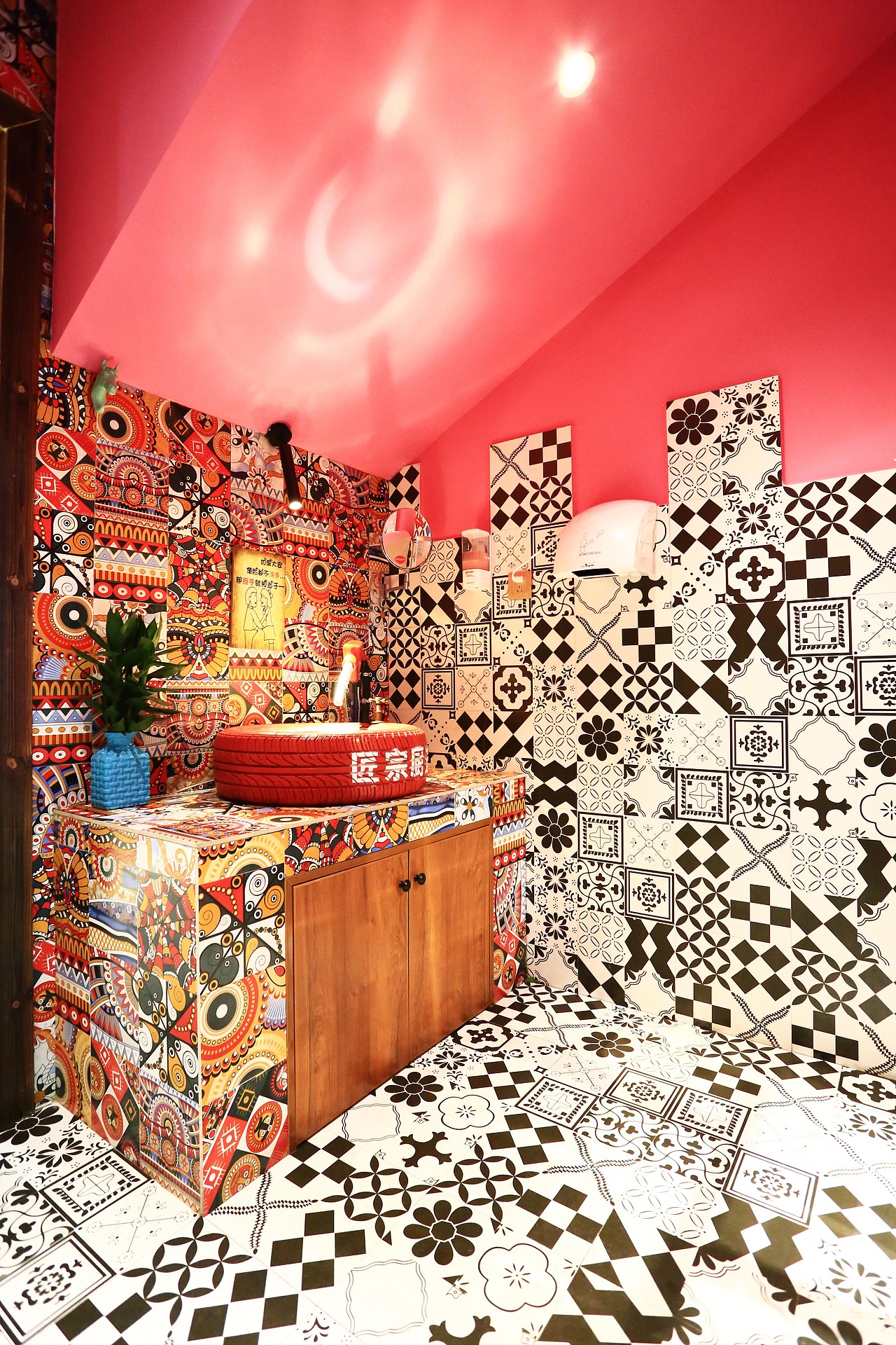 设计主题:"摩登教主"