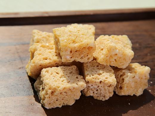 清润石蜂糖（个人主页-ZNDMxNDExMzY=） - 产品摄影 - 站酷设计师感性的小喜子002原创素材 - 站酷ZCOOL