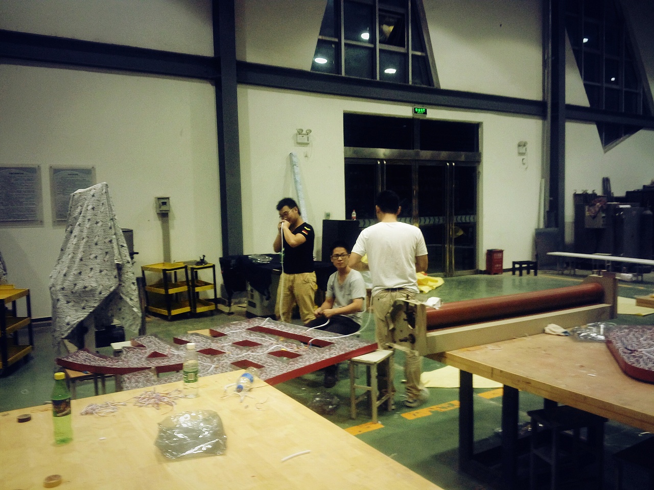 银泰电动汽车展销中心冲孔字