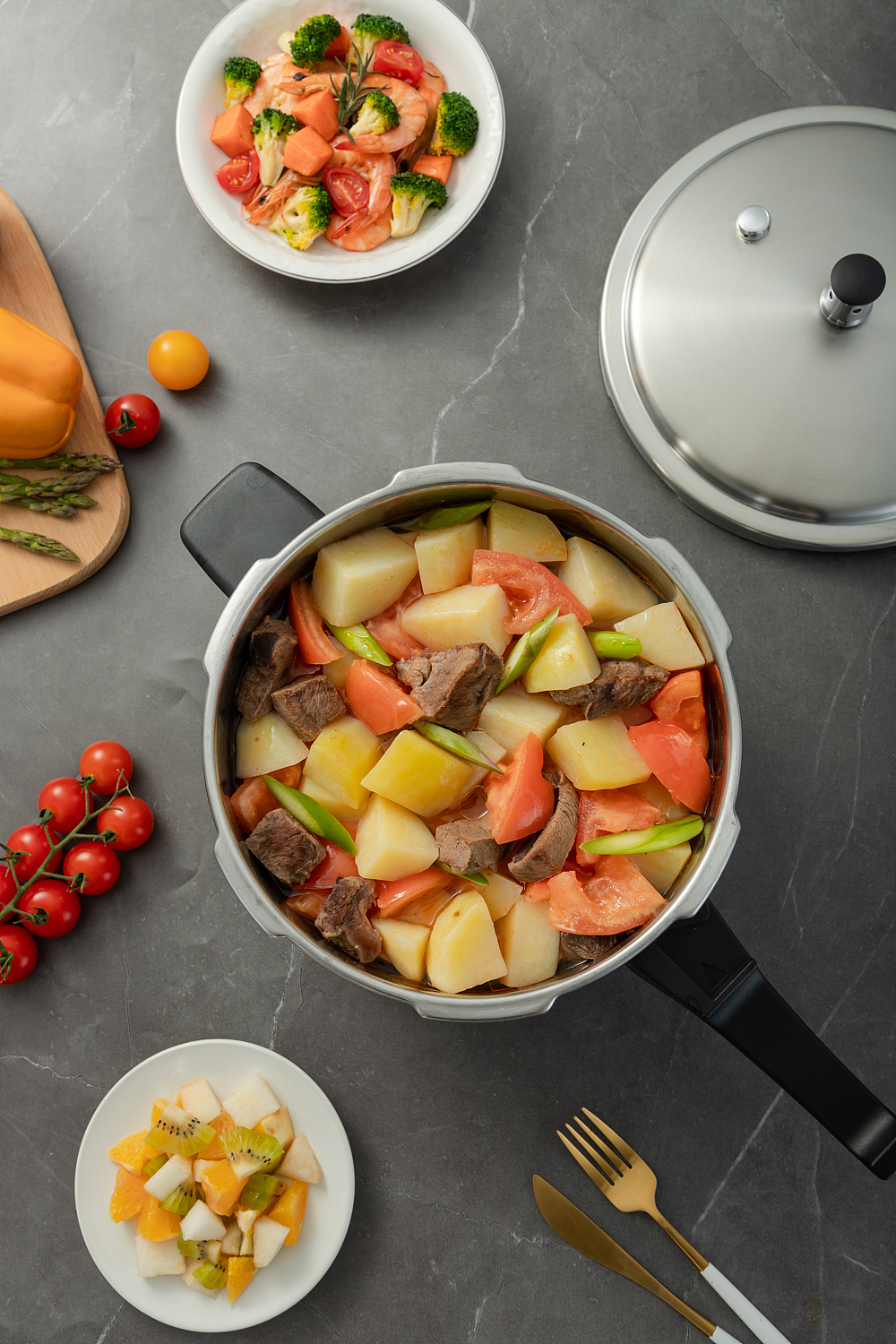 高压锅炖锅汤锅锅具厨具拍摄